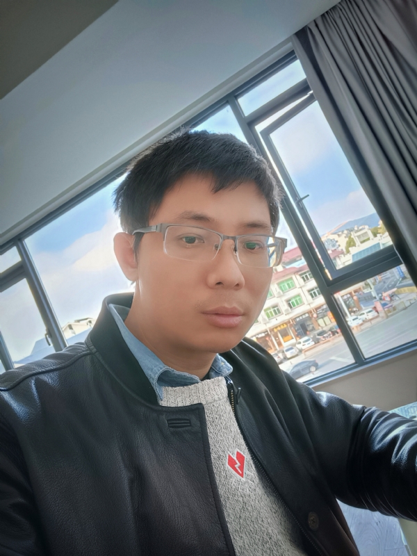 也许只是缺少一个拥抱的第二张照片--宁德相亲网